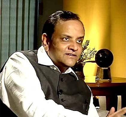 With the Pay With Square app, consumers can use their mobile phone to pay a merchant and get more information.