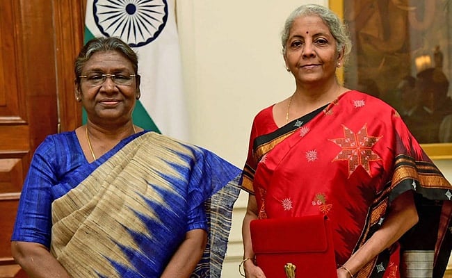 Budget 2023: Saree Worn By Nirmala Sitharaman Today Was Hand-Woven In  Karnataka