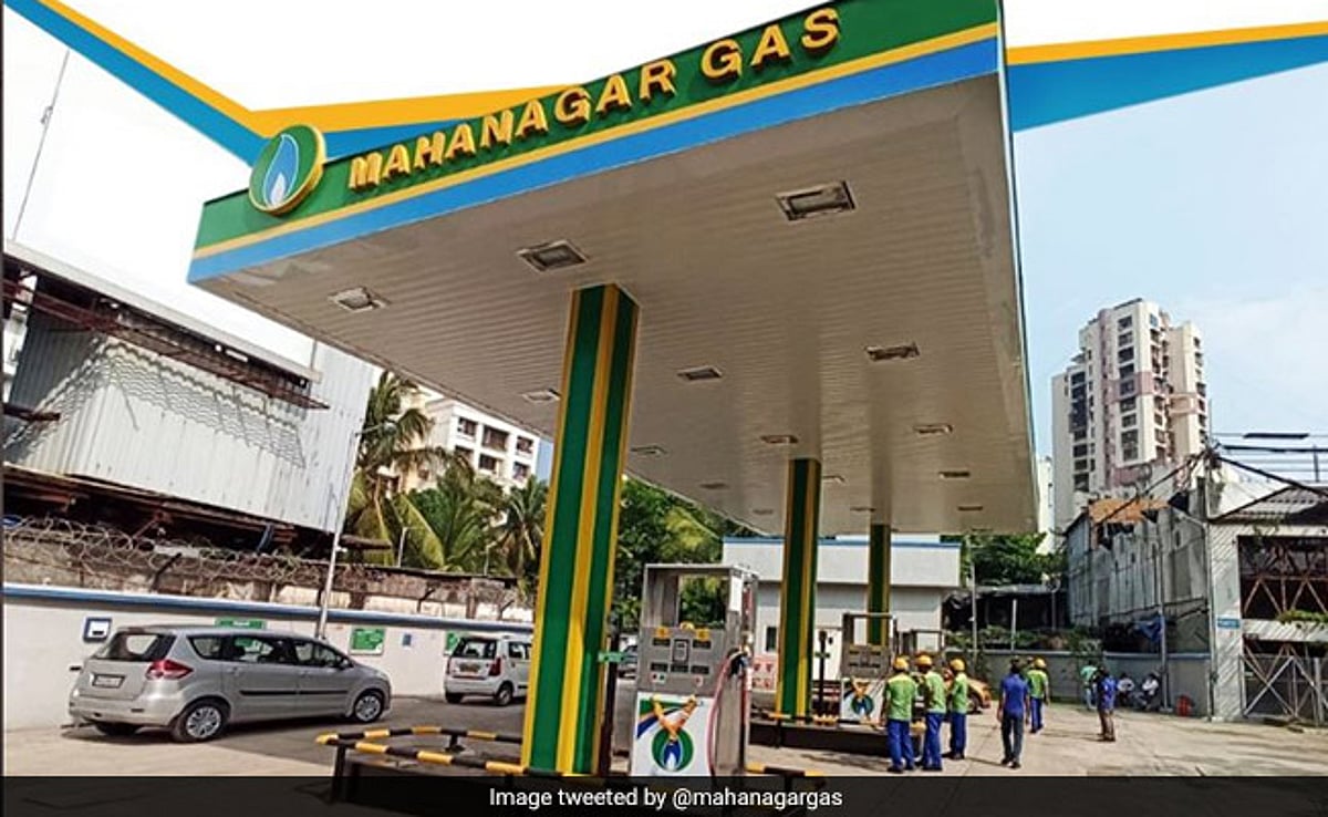 CNG Crisis: Commuters Struggle As Autos And Taxis Remain Off Roads On Tuesday, Restoration Work Underway