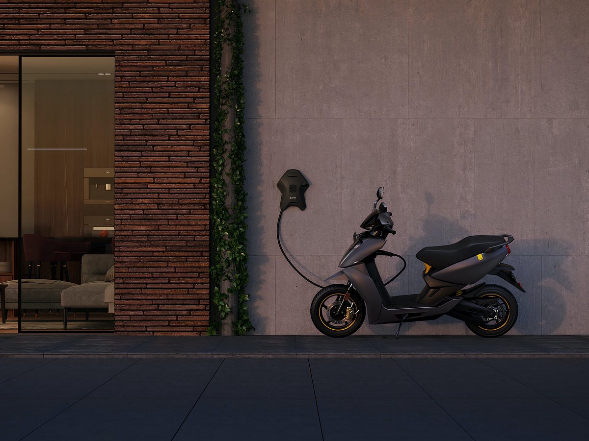 Reliance Unveils Concept Of Swappable Battery For Electric TwoWheelers At 'The Battery Show'
