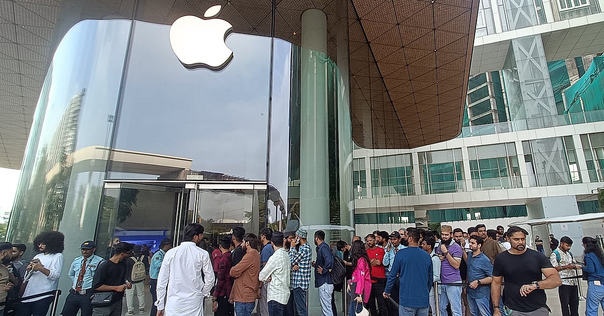 iPhone 17 Gross sales Start: Lots of Flock To Mumbai’s BKC Apple Retailer | Watch iPhone 17 Gross sales Start: Lots of Flock To Mumbai’s BKC Apple Retailer | Watch
