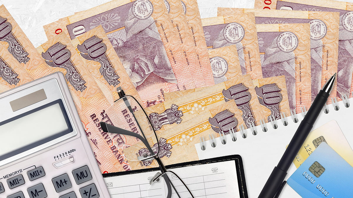 FIIs Continue Selling, Adani Enterprises' Profit Up 500%, Apple India Revenue Hits Record — The Week That Was