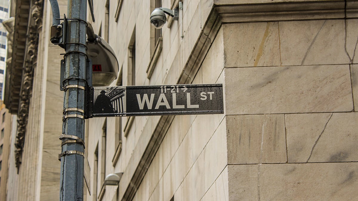 US Stock Market Today: S&P 500, Dow Edge Lower As Fed's December Rethink, Mixed Tech Earnings Hit Sentiments