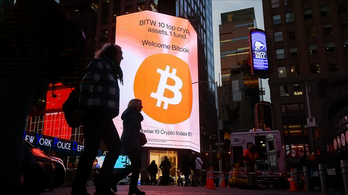 Bitcoin Plunges Beneath ,000 Whereas Sinking Towards 12 months’s Lows