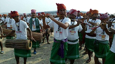 ब:सा:स, एबसु आरो आबोफनि जुथायै बोसोरारि जथुम्मा खुंफुंनो बान्जाय आफाद दाबाय
