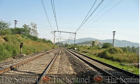 आसामनि रेल लामा जौगाखांनाय खामानिफोरा साम’ मानबायनायबादि थांगासिनो