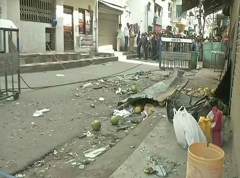 कलकातानि दुम दुम बाजाराव गोहोगोरा बमा बेरदों, गोबां जखम