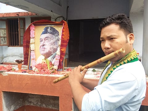 क’कराझाराव भुपेन हाजरिकानि थैनाय सान पालिदों