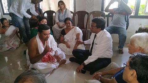 डा° देबेन दत्तनि न'आव आइ एम ए नि थान्दै हान्जा