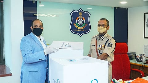  HMIL’s Nishant Kapil hands over 20 000 khadi masks to Gujarat DGP Ashish Bhatia 