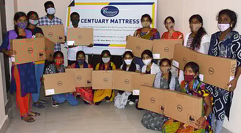  The Malanis gave branded laptops to 15 under-privileged students 