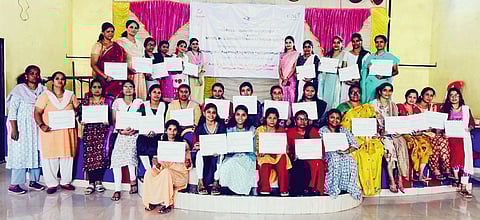 Shaping Futures: Boosting Women Artisans in Kolhapur’s Imitation Jewellery Sector