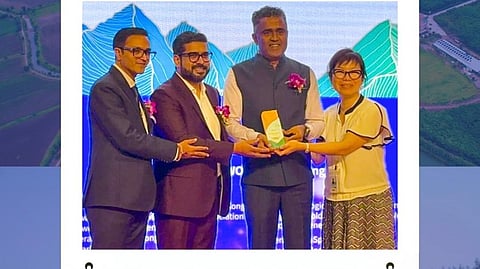 From the right Ms. Salin, Mr. Ghanshyam Dholakia, Mr. Hasu Dholakia, Mr. Mukesh
Dholakia