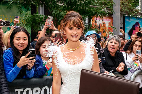 Penelope Cruz Wears ZOYA’s High Jewellery on the TIFF Red Carpet. 