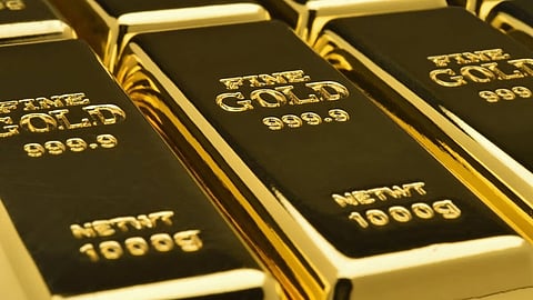 Gold slips from record high as markets await US jobs data
