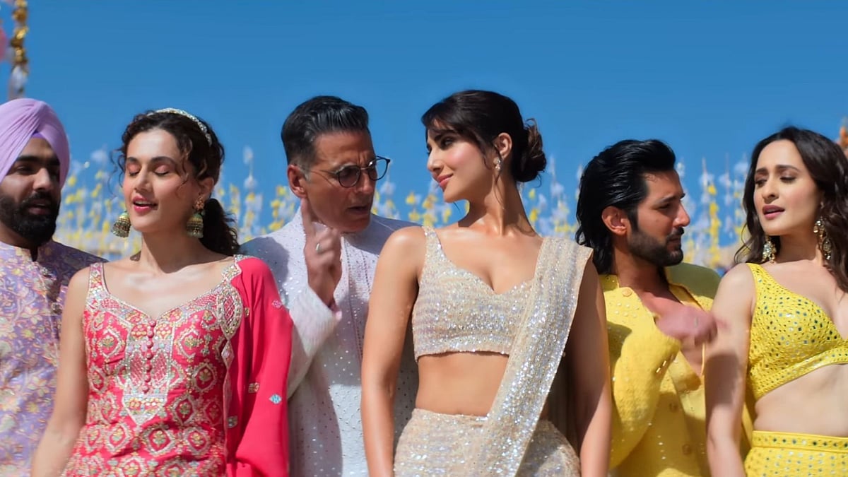 ‘Hauli Hauli’ Akshay Kumar, Taapsee Pannu groove it away in wedding