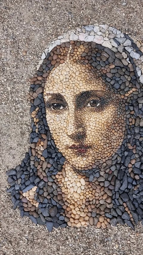 The Artist Who Uses Pebbles to Tell Stories!