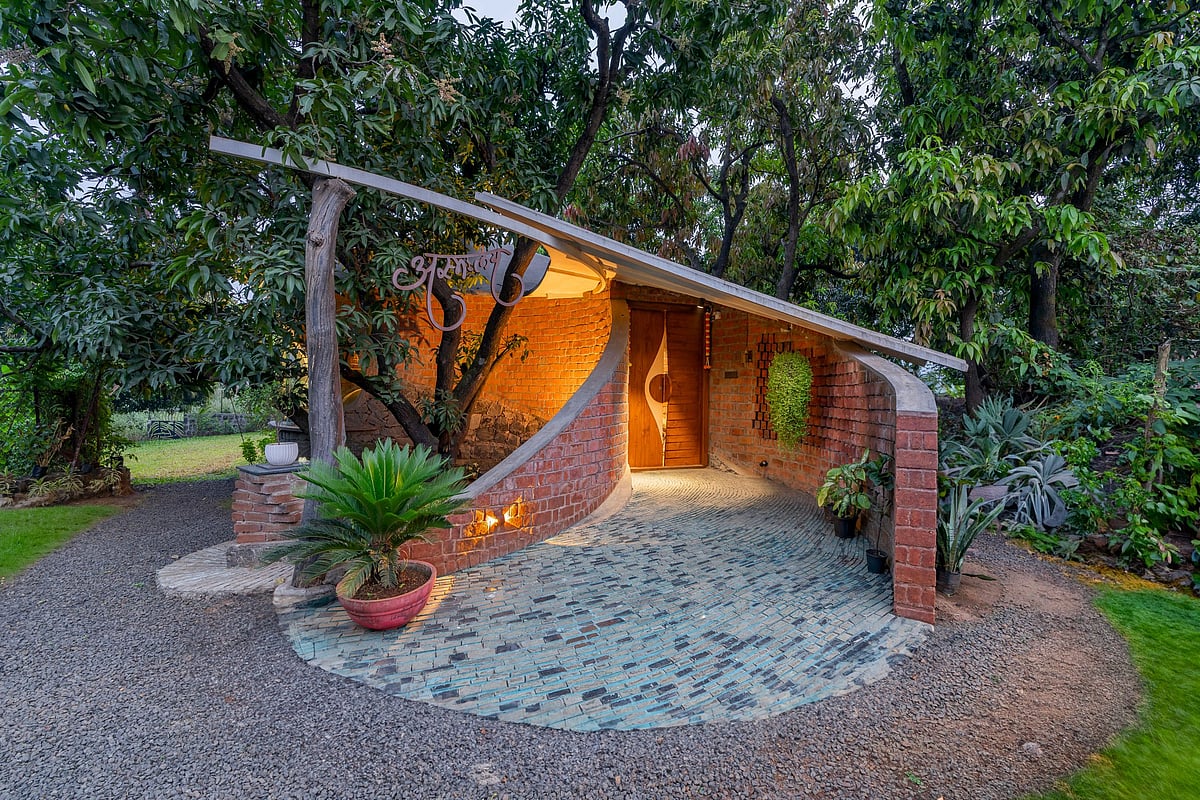 Mumbai Home "Asmalay" Blurs Lines Between Architecture and Nature