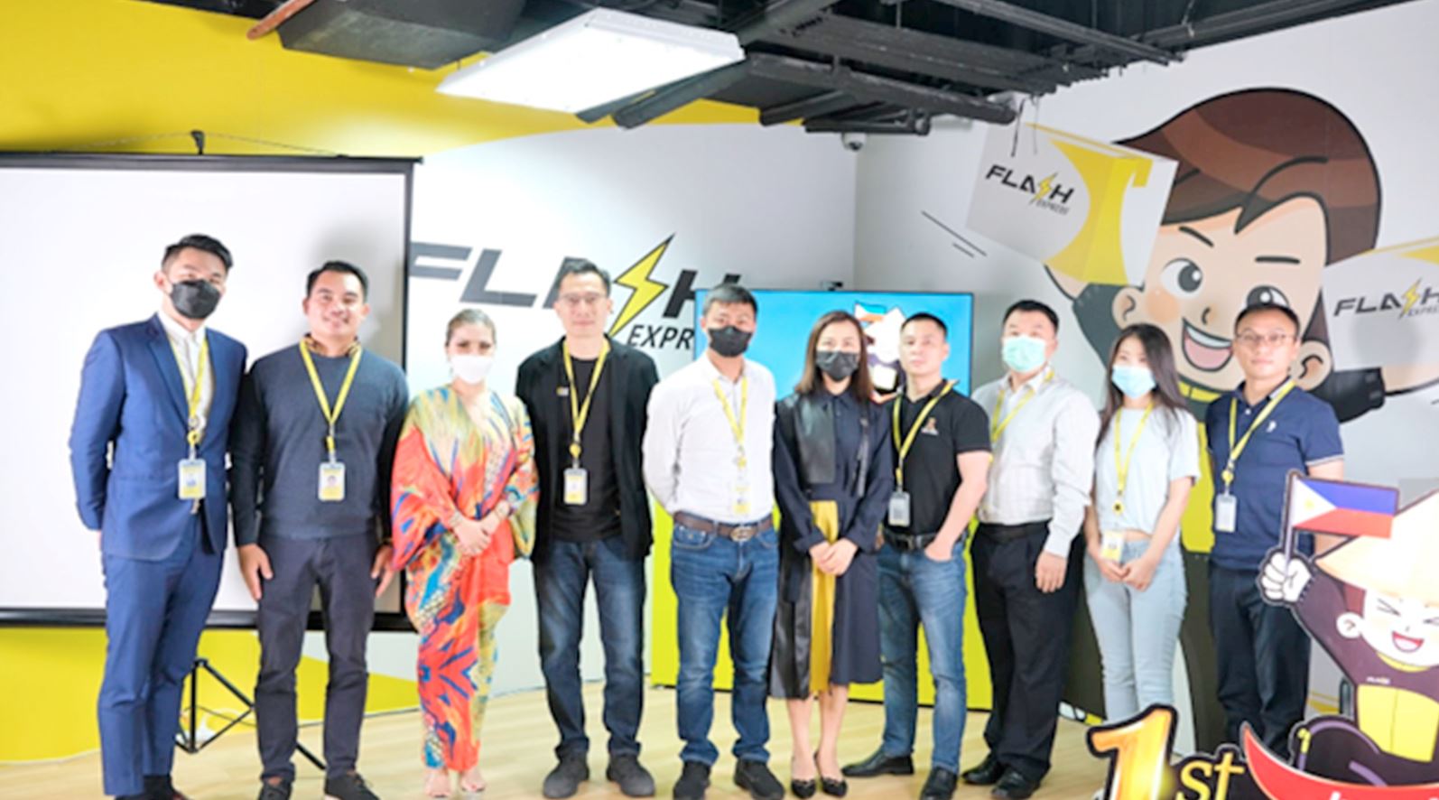 Logistics firm Flash Express recently launches Juan Asenso, an advocacy  program to further improve the lives of micro, small and medium enterprises. Joining its kick-off in its BGC office are (from left): Flash Express consultant Alvin Chew; Marketing deputy director AR Polinar; head of Legal and Compliance, Atty. Sherry Lou Bernabe; Flash Express shareholder representative Tony Luo; CEO of the Flash Group Komsan Lee; and Flash Express consultants Cao Yuan, Wang Wei, Lu Ji Lin, Yiking Chua, Liu DengKe. | photograph courtesy of flash express