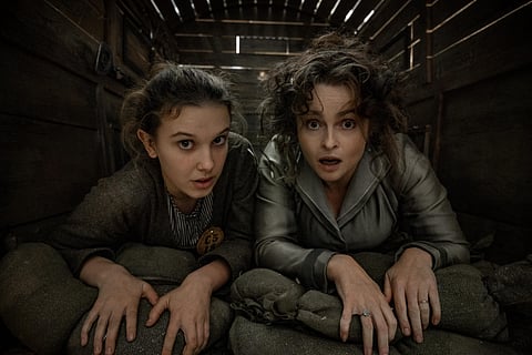 Enola Holmes 2. Millie Bobby Brown as Enola Holmes, Helena Bonham Carter as Eudoria Holmes. Cr. Alex Bailey/Netflix © 2022