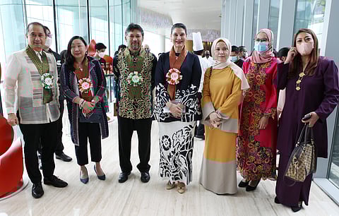 Opening ceremony (From left): Eduardo Meñez, Department of Foreign Affairs assistant secretary; Verna Buensuceso, Department of Tourism Undersecretary; Mohd Fareed Zakaria, deputy chief of Mission and Charge d’ Affairs; Linda Pecoraro, Conrad Manila general manager; Madam Siti Saadiah Ahmad Zaidi Adruce, spouse of En. Mohd Fareed Zakaria, deputy chief of Mission and Charge d’Affairs.
