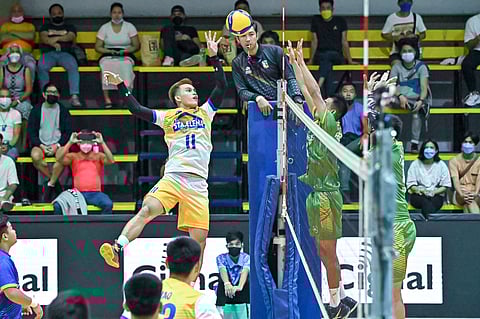 Late rally lifts NU; Navy sinks Ateneo