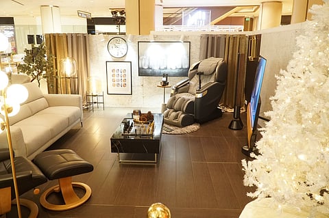 Photographs courtesy of Shangri-La Plaza
UST sophomore students take inspiration from luxe high-end space in ‘dark mode’ that’s a reaction to the fast-paced urban lifestyle.