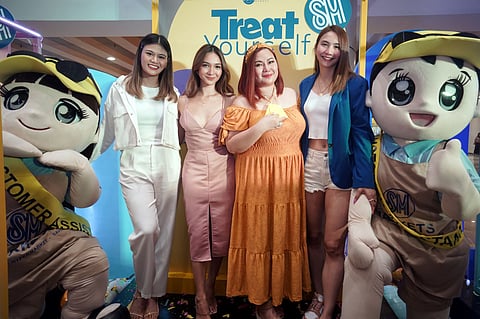 Photograph courtesy of SM
Treat Yourself Ambassadors (from left) volleyball star and celebrity host Carmela Tunay, lifestyle and beauty influencer Angel Dei Peralta, online sensation and celebrity cooking mama Hazel Cheffy, and fitness influencer and volleyball star Rachel Anne Daquis flanked  by SM Markets mascots Cassie and Casey.