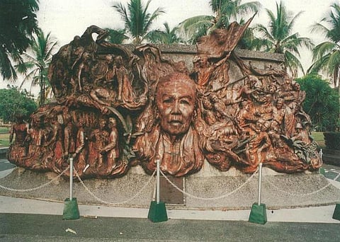 PHOTOGRAPHs COURTESY OF ALAN abina navida
SCULPTURE at Himlayang Filipino Memorial Park.