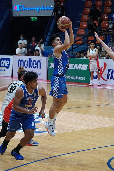 PHOTOGRAPH COURTESY OF MPBL
JUDEL Fuentes delivers the go-ahead basket that lifted San Juan to a 90-79 victory over Valenzuela in Game 2 of their OKBet-MPBL 4th Season best-of-three quarterfinal series.
