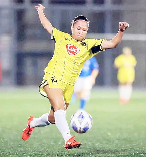 PHOTOGRAPH COURTESY OF singacup/fb
Veronica Siy and Kaya FC-Iloilo beat the Lion City Sailors of Singapore to kick off their campaign in the SingaCup Women’s Football Championship on a high note.