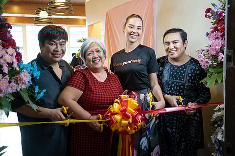 LoveYourself founder and executive director Ronivin Pagtakhan, Pilipinas Shell Foundation Inc. Marvi Trudeau and Miss Universe 2018 Catriona Gray and LoveYourself director for Programs and Innovations Danvic Rosadiño lead the opening ceremonies of the ‘Balay Marvi’ community center. | Photograph courtesy of LoveYourself