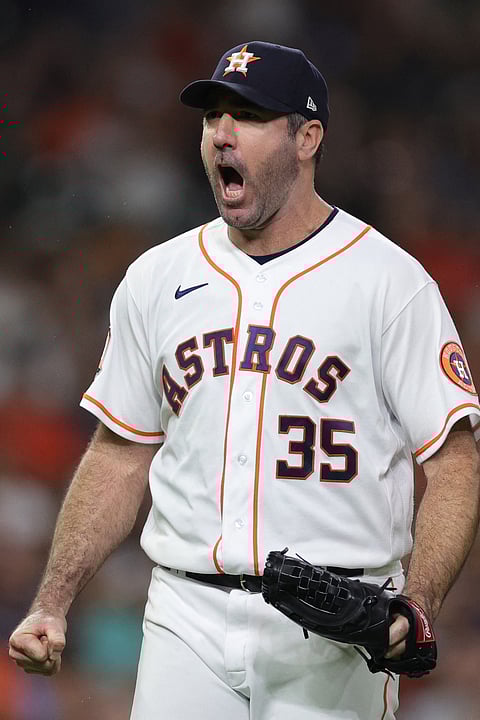 CARMEN MANDATO/
AGENCE FRANCE-PRESSE
JUSTIN Verlander grabs the American League CY Young Award after leading the Houston Astros to the World Series title.