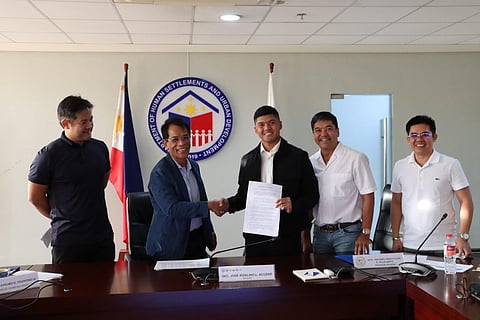 Department of Human Settlements and Urban Development Secretary Jose Rizalino Acuzar recently signed an  MOU with Camarines Sur Governor Vincenzo Renato Luigi Villafuerte for a vertical housing project in the province. (Photo courtesy of DHSUD)