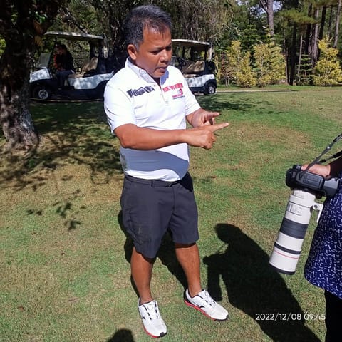 Photograph by Joey Sanchez Mendoza for the Daily Tribune
MANFRED Guangko of Time Cargo Logistics recalls how he survived an accidental fall into a ravine at Camp John Hay Golf Club in Baguio City.