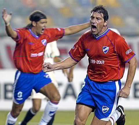 (FILES) In this file photo taken on April 14, 2003 then Nacional's player Fabian O'Neill (R), celebrates after scoring against Peru's Universitario in Lima during a Copa Libertadores group 2 knockout stage match. - O'Neill, 49, who had made his debut for Nacional in 1992 and then moved to Italian football where he played for Cagliari, Juventus and Perugia, died in Montevideo on December 25, 2022, due to chronic cirrhosis after being hospitalised in intensive care with haemorrhage on the eve. (Photo by JAIME RAZURI / AFP)