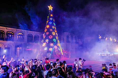 MALACAÑANG’s Christmas Tree lighting attracted a huge crowd with the President opening the Palace grounds to visitors for dawn Masses. | Photograph by Yummie Dingding for the daily tribune @tribunephl_yumi