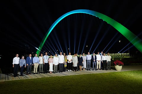 (FROM left) Robert Lao, senior vice president and group head of Ayala Land Estates; Loreta Malaluan, regional director, DPWH National Capital Region; Atty. Romando Artes, chairman of the Metropolitan Manila Development Authority; Lucio Tan III; Kyle Tan; Hon. Vico Sotto, Mayor of Pasig; Dona Carmen Tan; Dr. Lucio Tan; Fernando Zobel de Ayala; Bea Zobel de Ayala Jr; Hon. Gian Sotto, Vice Mayor of Quezon City; Patsy Zobel de Ayala; Alex Floro; Catherine Zobel De Ayala; Sofia Zobel Elizalde; Patxi Elizalde; Jaime Alfonso Zobel de Ayala; Eduardo Zobel; Jaime Zobel Urquijo; Toti Bengzon, Senior Vice President and CFO of Ayala Land; Dan Abando, President of Makati Development Corporation.
