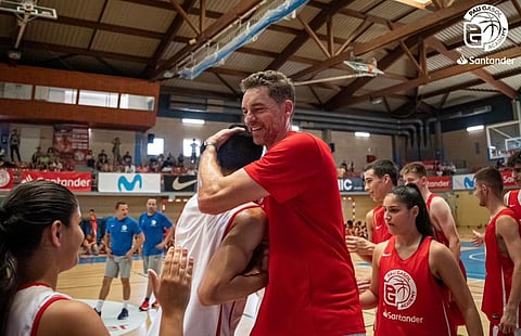 Josh Ples, who is looking to become the latest Filipino to play in Europe, gets a  hug from newly-enshrined Hall of Famer Pau Gasol. (Photo from Josh Ples Instagram)  