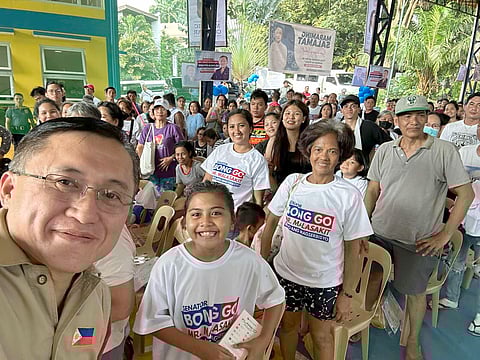 (FILE PHOTO) SENATOR Christopher ‘Bong’ Go leads the provision of aid to fire victims in Barangay Culiat, Quezon City on Saturday. Also providing support for the endeavor was the office of 6th District Rep. Marivic Co-Pilar (not in photo). 