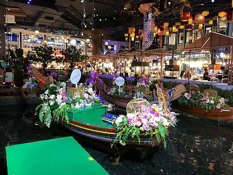 INDOOR floating market at ICONSIAM.