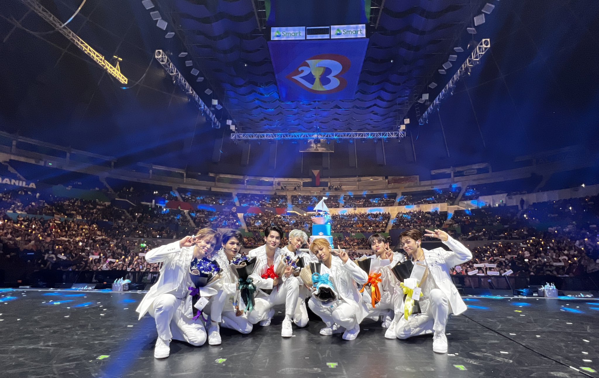 P-POP group headlined its first major concert at the Araneta City. | PHOTOGRAPH COURTESY of TWITTER.COM/HORI7ONofficial