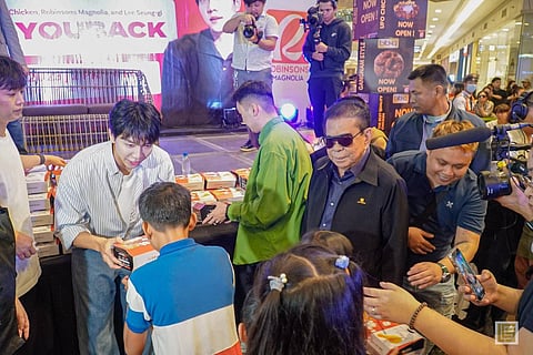 LEE Seung-gi at a recent charity event in Manila.