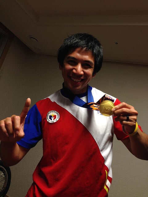 Daniel Caluag makes the No. 1 sign with his gold medal at the Athletes Village of the Incheon 2014 Asian Games on 1 October 2014.   PHILCYCLING PHOTO