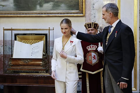 Spanish Crown Princess of Asturias Leonor (R) attends with Spain's King Felipe VI a ceremony to swear loyalty to the constitution, on her 18th birthday, at the Congress of Deputies in Madrid on 31 October 2023. (Photo by Andres BALLESTEROS / POOL / AFP)