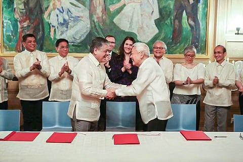 Gov’t, Reds resume stalled peace talks
