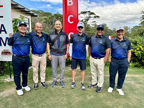 Photograph by Adrian Flores for the Daily Tribune.
Luisita team members Abe Rosal, Rodel Mangulabnan, Chino Raymundo, Dan Cruz and Benjie Sumulong pose with team captain Jeric Hechanova (third from left) after winning the Fil-Championship division of the 73rd Januarius Fil-Am Golf Invitational.