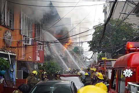 Sampaloc blaze injures 3 firemen