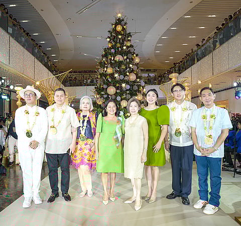 (L-R): Acclaimed fashion designer Lesley Mobo, Bench founder Ben Chan, Cultural Center of the Philippines Vice-Chairperson Margie Moran-Floirendo, First Lady Liza Araneta-Marcos, SM Investments Vice Chairperson Tessie Sy-Coson, Taguig City Mayor Lani Cayetano, SM Supermalls President Steven Tan, and celebrated fashion designer Joey Samson.