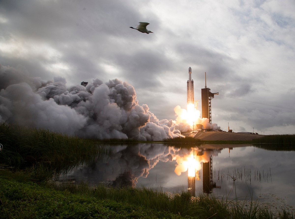 NASA/Agence france-presse
FALCON Heavy lifts off to carry into space the X37-B drone, which looks like a mini space shuttle the size of a bus.